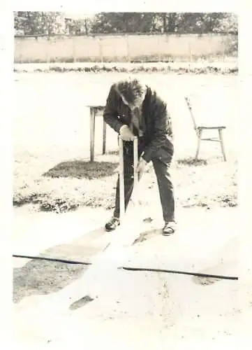 Photo 6 x 9 cm Romania social history athletic competition sand leveling