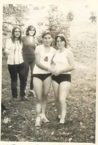 Photo 6 x 9 cm Romania social history athletic race girls