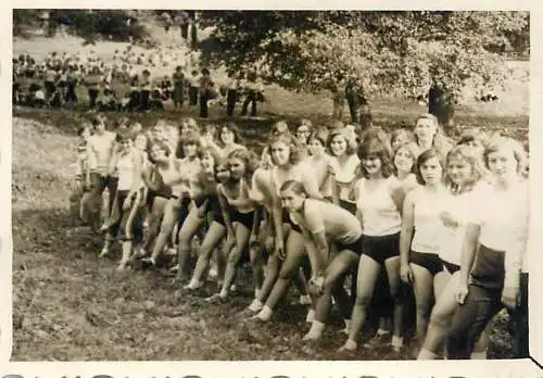 Photo 6 x 9 cm Romania social history athletic race