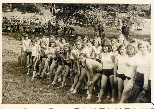 Photo 6 x 9 cm Romania social history athletic race