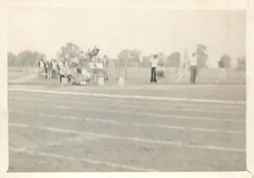 Photo 6 x 9 cm Romania social history athletic scene