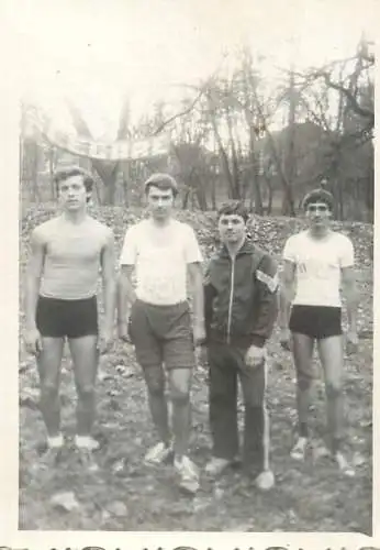 Photo 6 x 9 cm Romania social history group photo athletic team