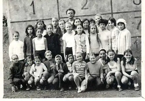 Photo 6 x 9 cm Romania social history group photo kids team