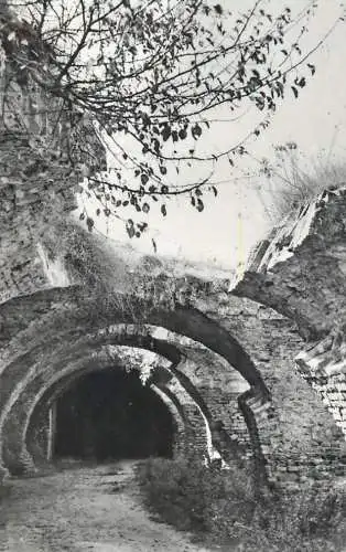Romania Ada-Kaleh Subterannele cetatii - intrarea in catacombe