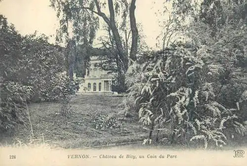 France Vernon Chateau de Bizy - un coin du Parc