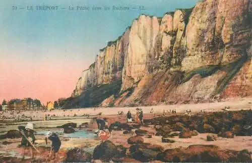 France Le Treport La Peche dans les Rochers