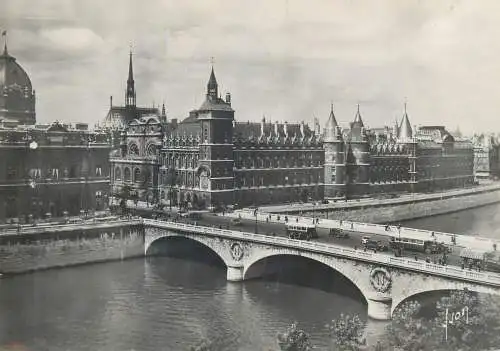 Postcard France Paris le Palais de Justice et le pont au change