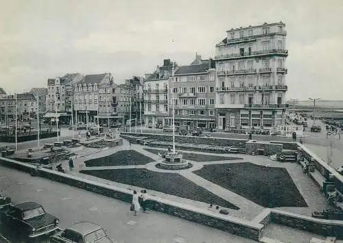Postcard Belgium Heist s Mer square des Heros