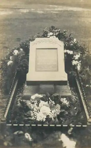 Postcard Belgium cemetery tomb stone soldier