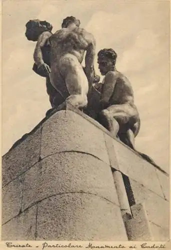 Postcard Italy Trieste monumento ai Caduti