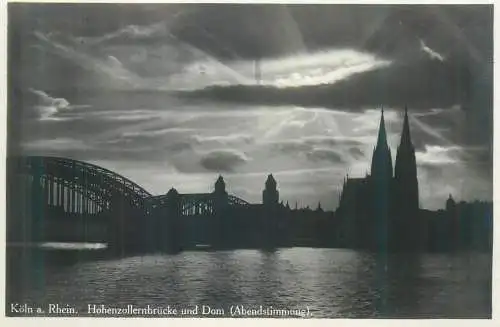 Germany Koln am Rhein Hohenzollernbrucke und Dom (Abendstimmung)