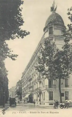Postcard France Allier > Vichy Hotels du parc et majestic