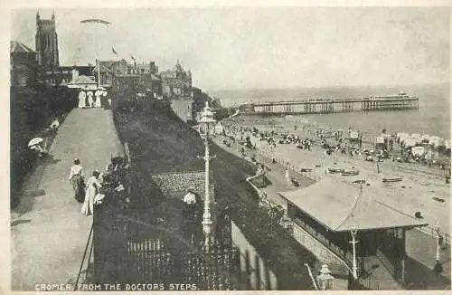Postcard UK England Cromer pier