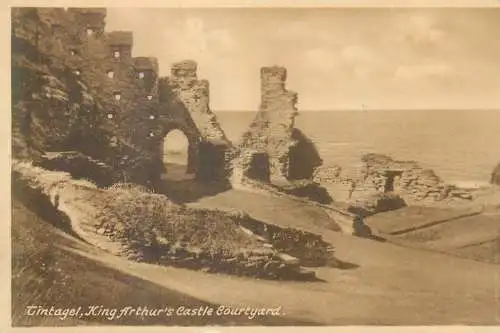Postcard Uk England Tintangel king arthur's castle courtyard