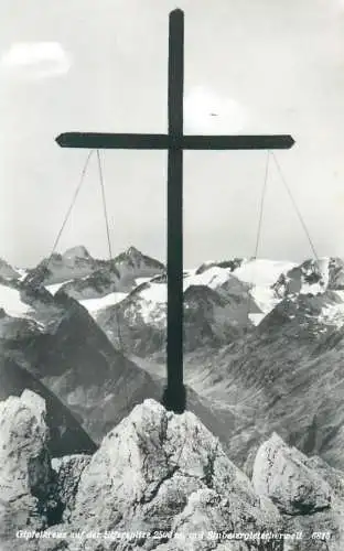 Austria Gipfelkreuz auf der Elferspitze mit Stubaiergletscherwelt