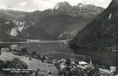 Austria Grundlsee Salzkammergut mit Totem Gebirge
