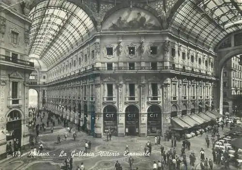 Postcard Italy Milano la galleria Vittorio Emanuele