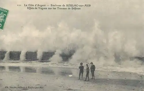France Cote d'Argent Environs de Souilac-sur-Mer effets de vagues sur le travaux de defense