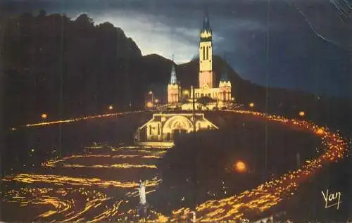 France Lourdes La Basilique illuminee