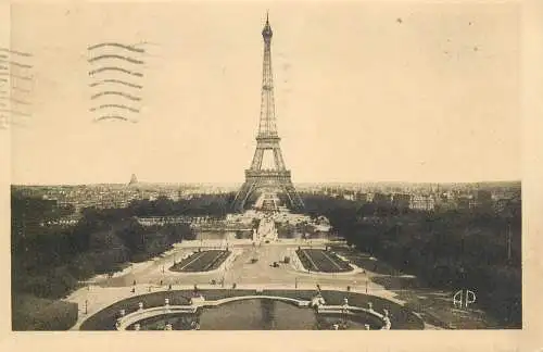 France Paris Les Jardins du Trocadero, Pont d'Iena sur la Seine et la Tour Eiffel