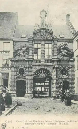 Postcard Belgium Gand porte du Marche aux Poissons sculptures par de Kesel