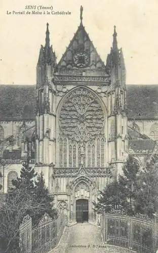 Postcard France Yonne > Sens le portail de Moise a la cathedrale