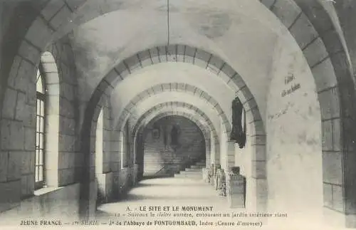 France Abbaye de Fontgombault le cloitre