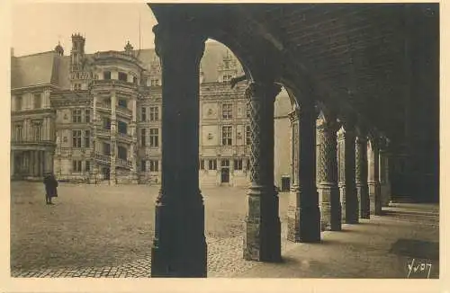Postcard France Blois Loir et Cher le chateau