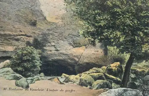 Postcard France Fontaine de Vaucluse l'entree du gouffre