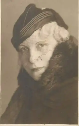 Social History elegant lady portrait photo