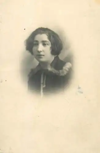 Social History Iasi 1926 woman photo portrait memory