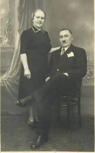 Romania Busteni Foto-Pile8cu studio photo portrait elegant charming couple