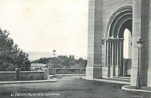 Postcard France Drôme Valence Parvis de la cathedrale
