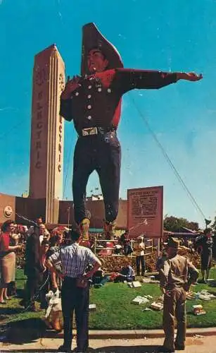 Postcard United States > TX - Texas > Dallas Bix Tex tallest cowboy