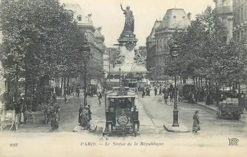 France Paris La Statue de la Republique tramway