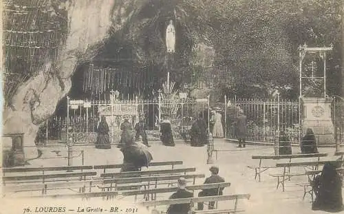 France Lourdes La Grotte Miraculeuse