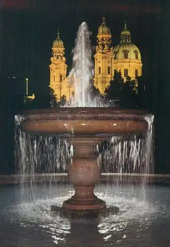 Germany Munchen Theatinerkirche mit Hofgarten Brunnen bei Nacht
