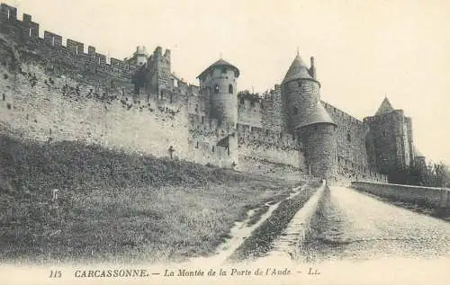 Postcard France Carcassonne la Montee de la POrte de l'Aude