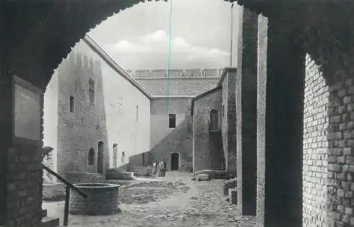 Postcard Hungary Gyula Var udvar