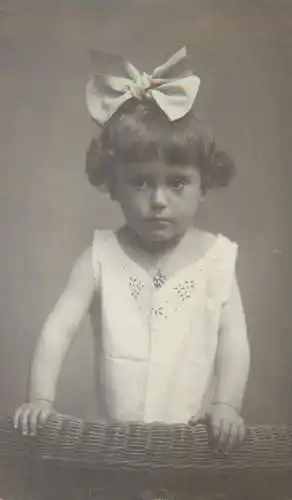 Children portraits c.1921 lovely girl 2scans