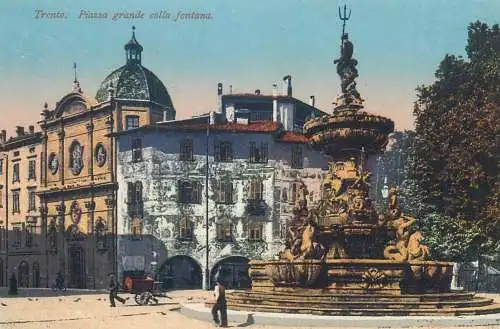 Postcard Italy Trento Piazza grande colla fontana