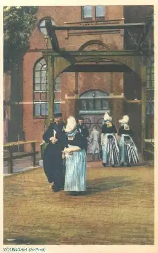 Postcard Netherlands Holland Volendam traditional costumes