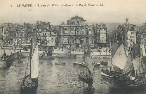 Postcard France Le Havre l'anse des pilotes le musee et la Rue de Paris