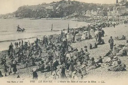 Postcard France Le Havre l'Heure du Bain et vue sur la Heve