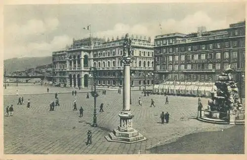 Postcard Italy Trieste Piazza Unita