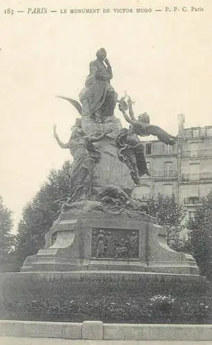 France Paris Le Monument de Victor Hugo