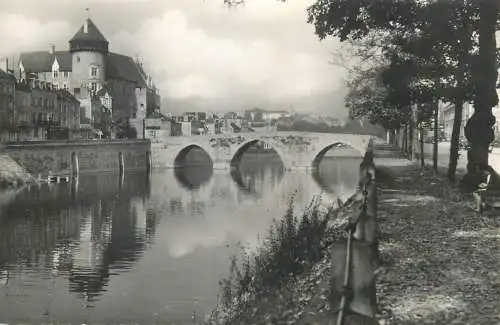 Postcard France Mayenne Laval les bords de la Mayenne et le chateau