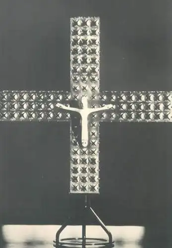 Die St. Hedwigs-Kathedrale zu Berlin Kreuz des Hochaltars
