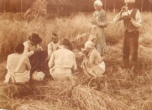 Postcard Finland Harvesters having coffee 1930