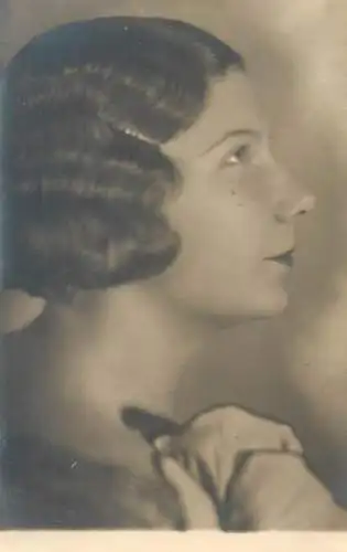 Woman portrait vintage photo postcard fancy coiffure
